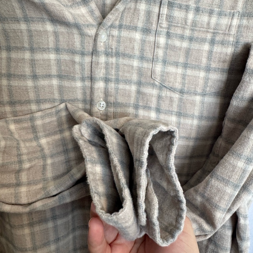 Frank & Eileen Taupe Button-Up Size Medium - Picture 4 of 6